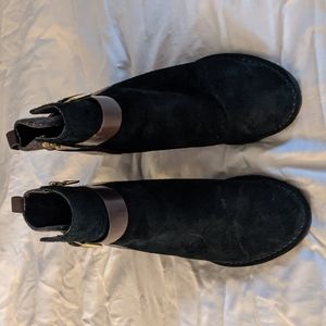 GUC Clarks boots size 8